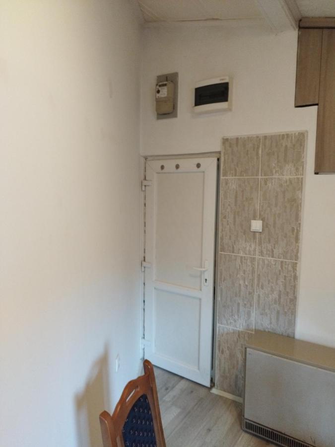 Small Apartment Private Bathroom Strong Wi-Fi Белград Екстер'єр фото